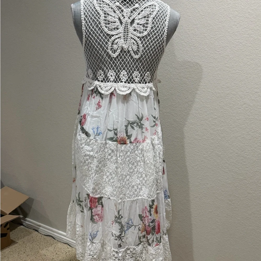 Elegant Floral Lace Maxi Dress - Picture 2 of 3